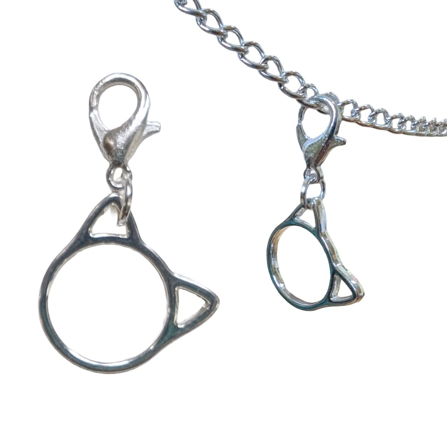 Detachable cat charm