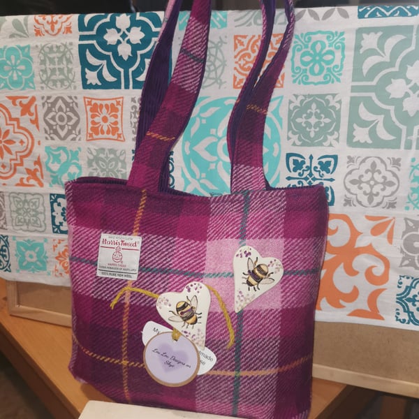 Harris Tweed medium. Shopper with handmade bee buttons 