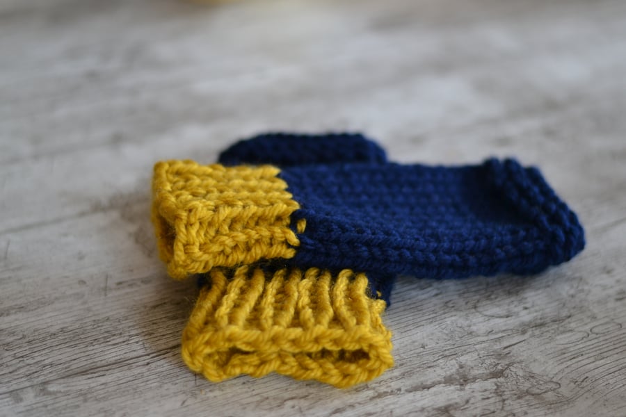  Fingerless Gloves Knitted Super Chunky , Mustard Navy Small to Medium 