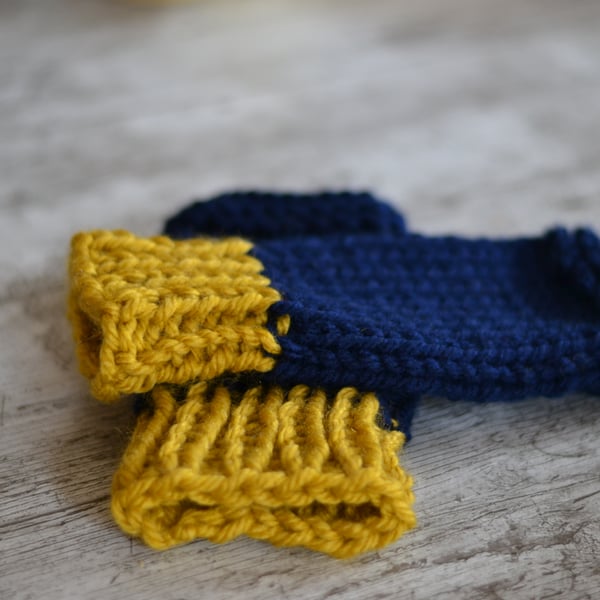  Fingerless Gloves Knitted Super Chunky , Mustard Navy Small to Medium 