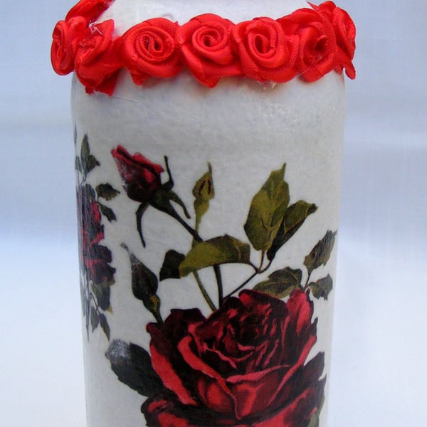 Upcycled glass vase with 5 red velvet roses