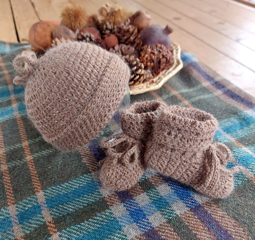 Alpaca baby hat and booties set, pure undyed certified alpaca, 0-6 months
