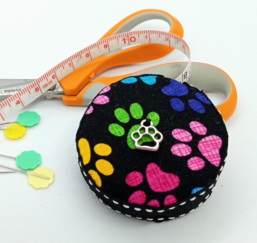 Paw prints retractable tape measure 170E