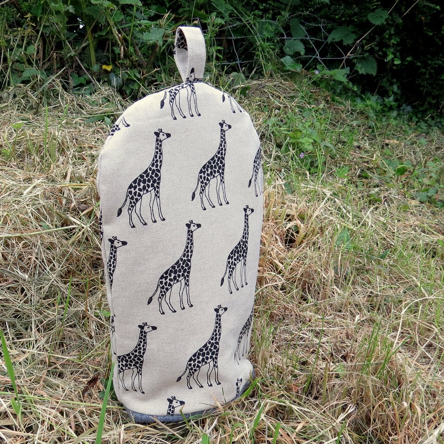 Cafetiere cosy, size small.  To fit a 2 cup cafetiere.  Giraffe design.