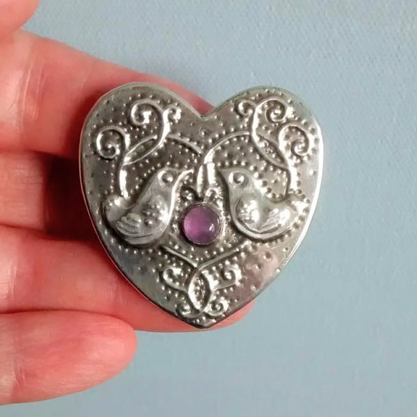 Birds Heart-shaped Brooch with Amethyst in Silver Pewter