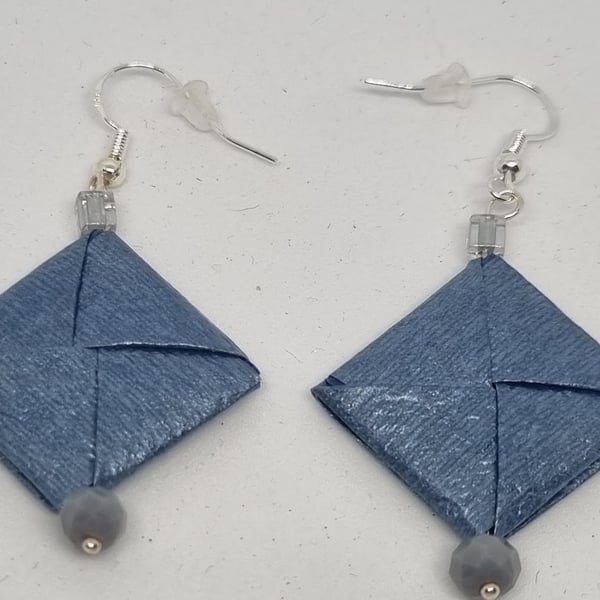 Handmade origami earrings: blue pearlescent paper and small beads 