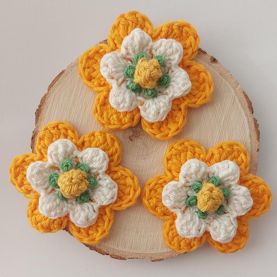3x Crochet Flowers