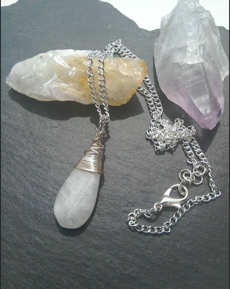 White gemstone wirewrapped pendant necklace 