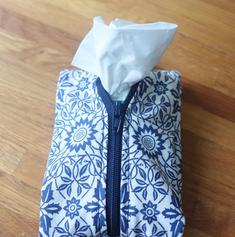 Tissue Zipped Pouch .