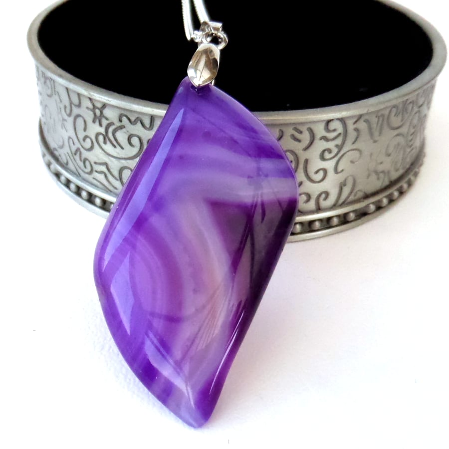 Beautiful agate purple pendant necklace - great Christmas gift