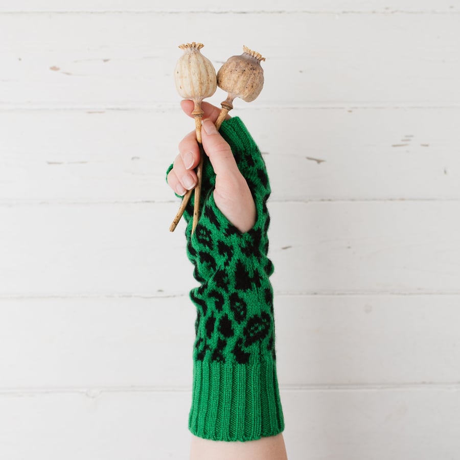 Leopard fingerless gloves - billiard green and black