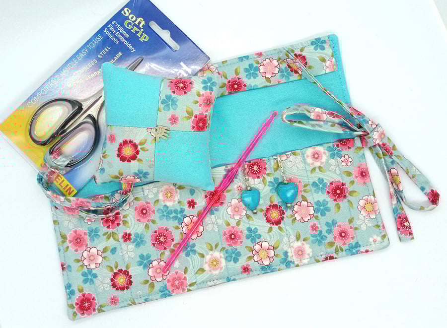 Crochet hook wallet with accessories 212EF