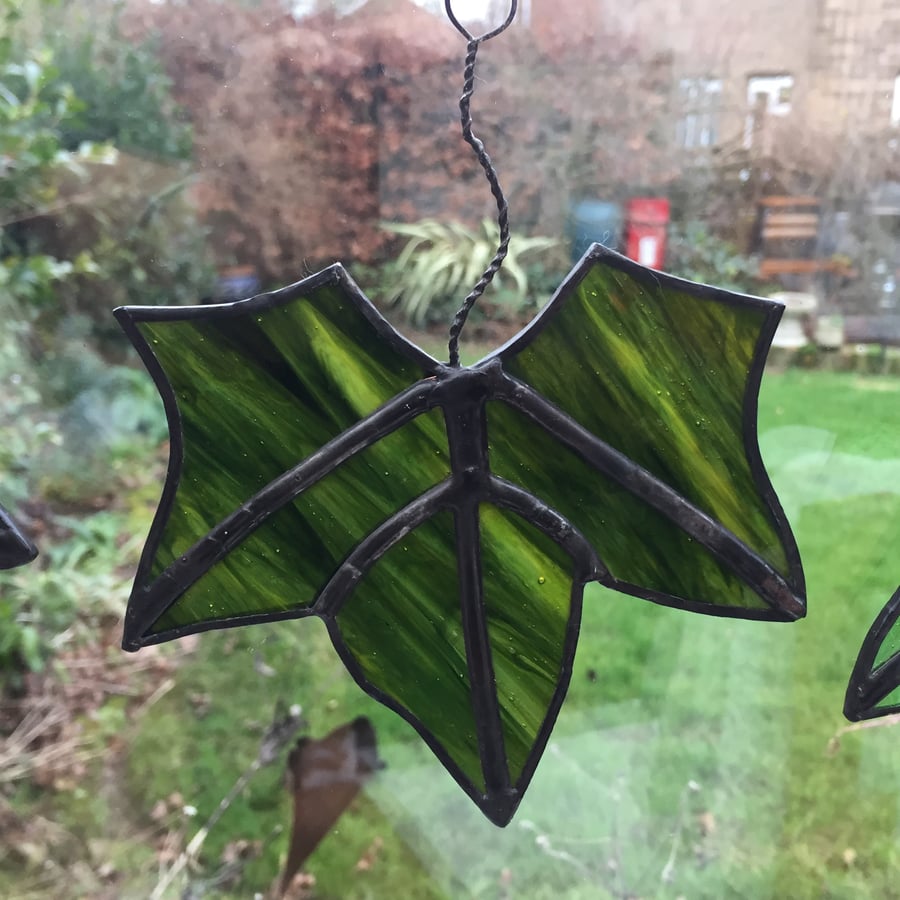 Stained Glass Leaf Suncatcher - Dark Green Streaky