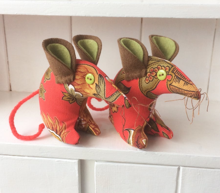 Red CHRISTMAS Noel a French Vintage fabric Mouse 