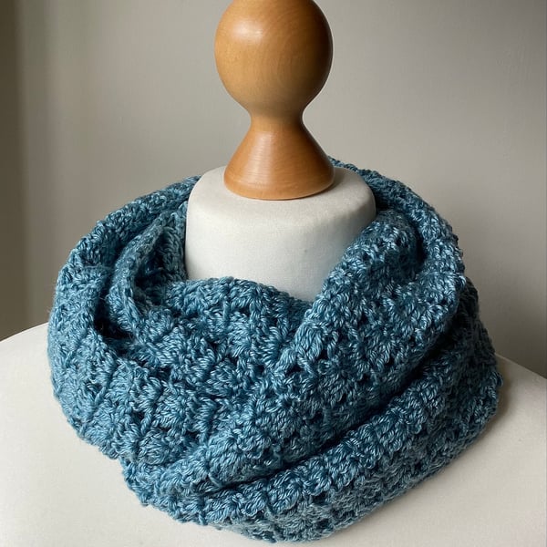 Infinity circle scarf in wool and lyocell mix, colour Freshwater