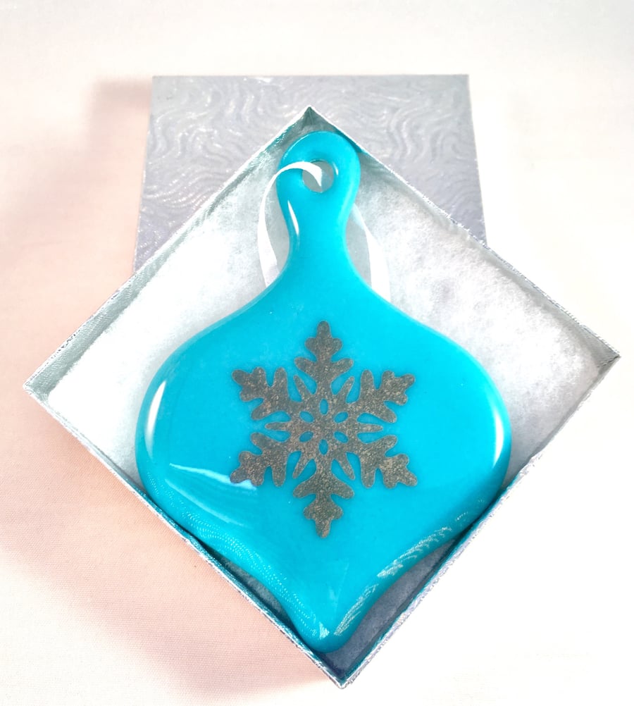 Light Blue & Silver Snowflake Fused Glass Christmas Tree Bauble Decoration 