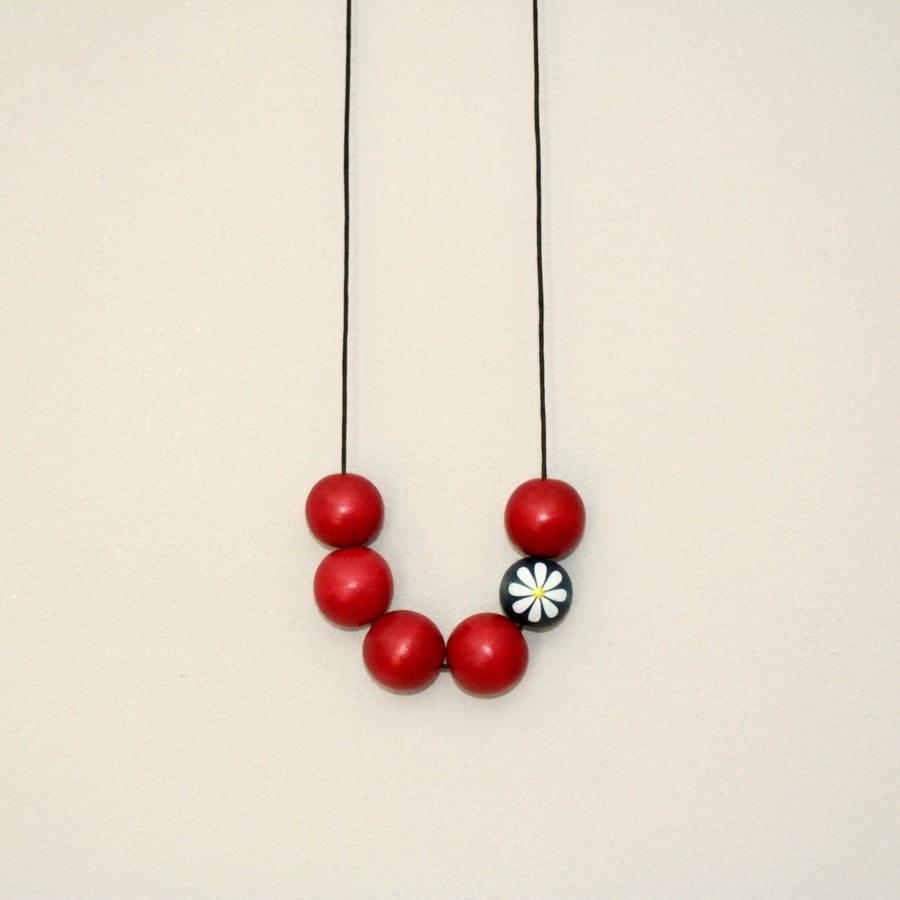 Wooden bead daisy necklace