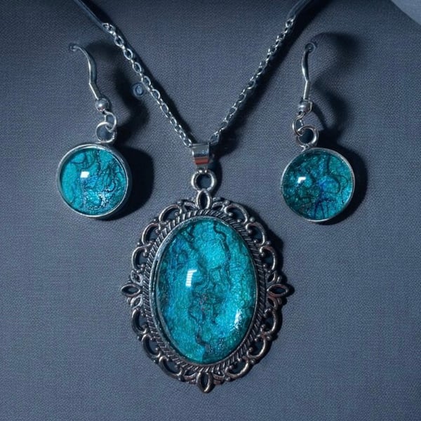 Vintage style teal necklace and earrings, handmade felt under glass cabochon