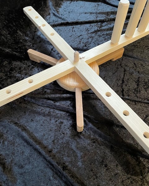 Amish Swift yarn winder