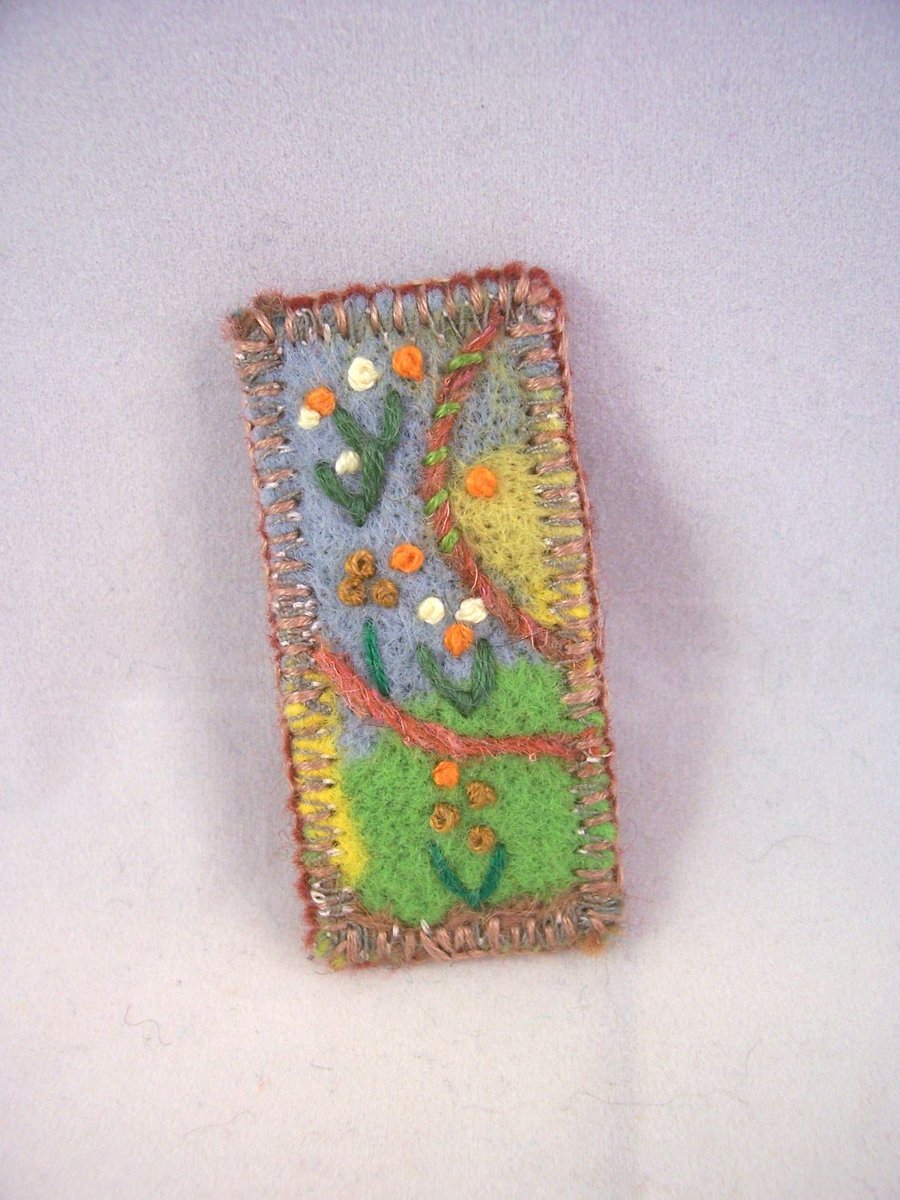 Hand embroidered needlefelt brooch with flowers - Pompom