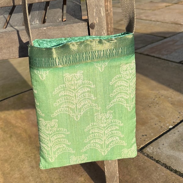 Sari fabric crossbody bag. Shoulder bag.