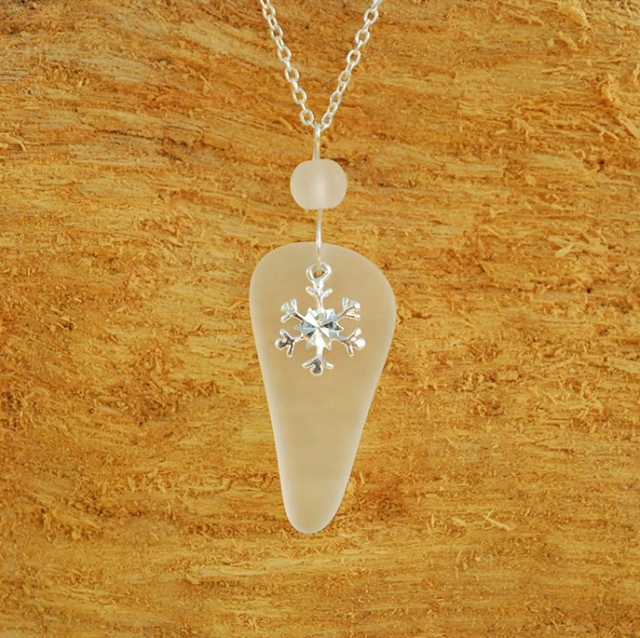 Icicle pendant with snowflake charm 