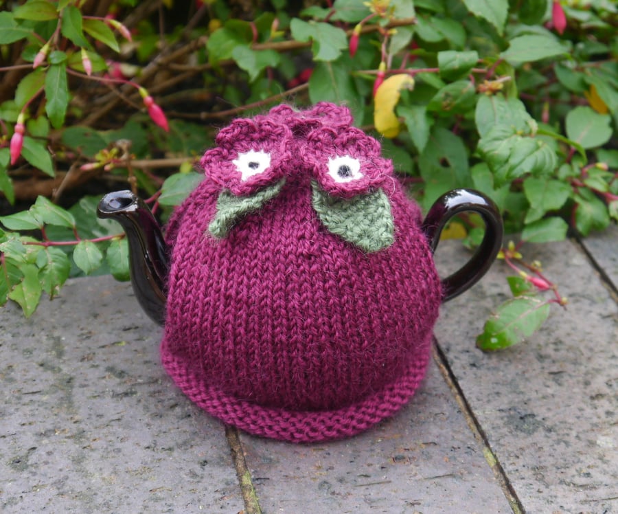 Small tea cosy with pink flowers