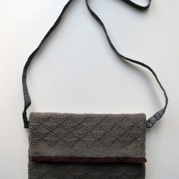 Knitted envelope bag