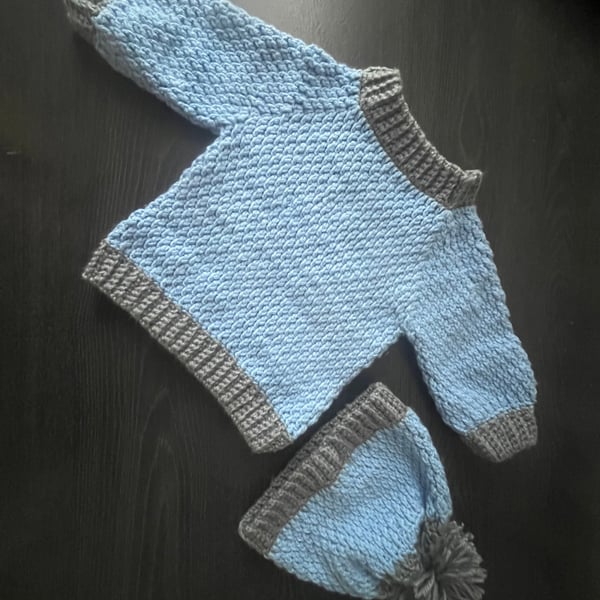 Baby sweater with beanie hat for 6 to 12 months 
