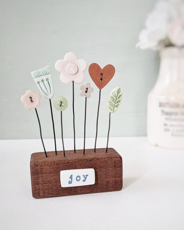 Clay Flowers in a Button Garden Block 'Joy'