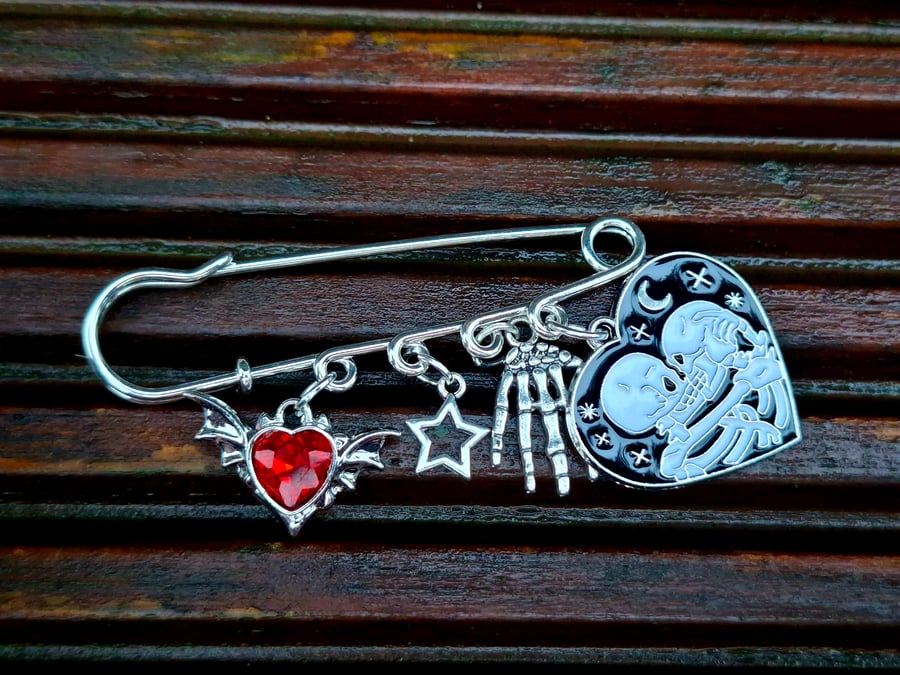 Safety Pin Brooch Badge silver charms alternative emo gothic skeletons Valloween