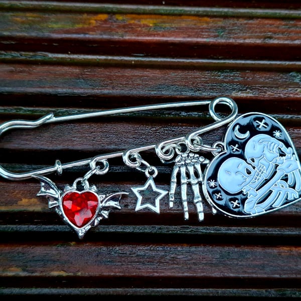 Safety Pin Brooch Badge silver charms alternative emo gothic skeletons Valloween