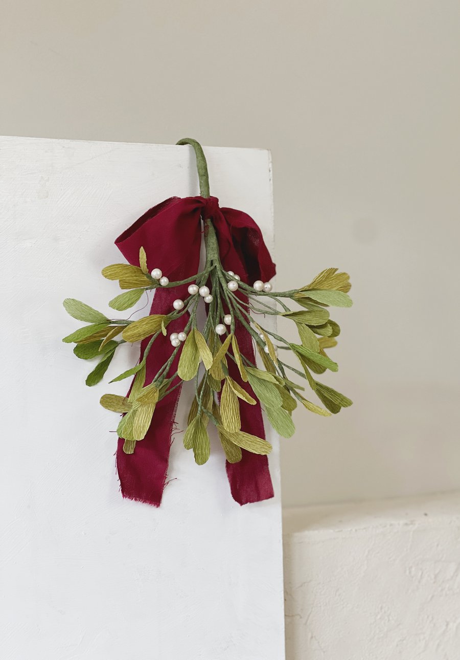 Everlasting Mistletoe with Pearl Detail