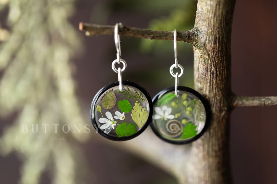 Tiny Flowers and Leaves Earrings - Fauna Confetti 