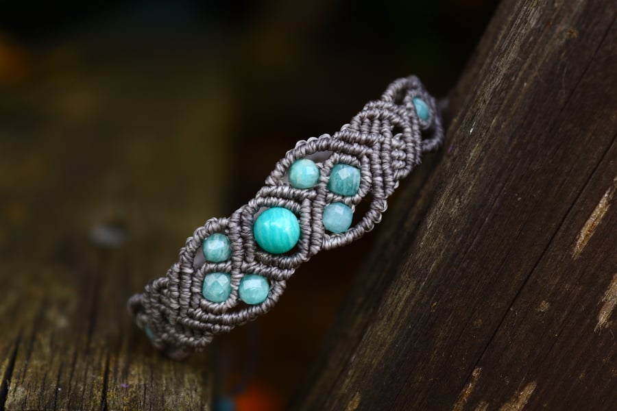 Women's micro macrame bracelet with Amazonite in grey