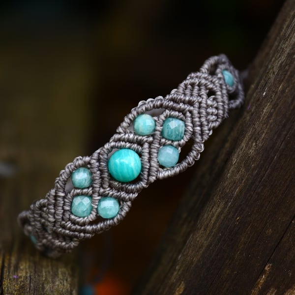 Women's micro macrame bracelet with Amazonite in grey