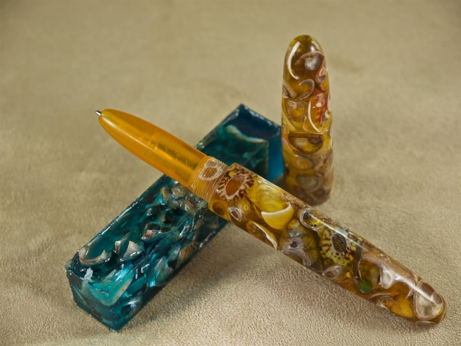 Artisan collectors rollerball pen hand made from real sea shells. SB9