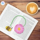 Pink daisy and bee crochet bookmark. Gerbera bookmark. Flower bookmark.