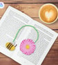 Pink daisy and bee crochet bookmark. Gerbera bookmark. Flower bookmark.