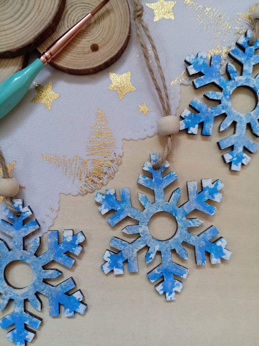 Wooden blue hand painted snowflake set of 6 Christmas tree decorations