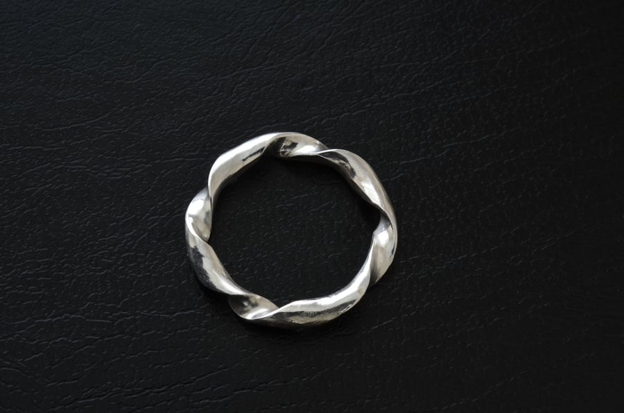 Sterling Silver Chunky Twist ring, size K,  R41
