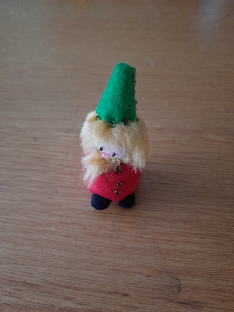 Lucky Pocket Gnome - red