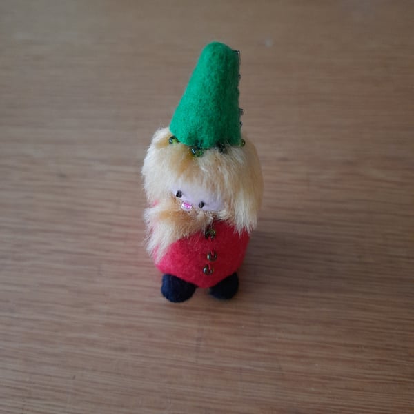 Lucky Pocket Gnome - red