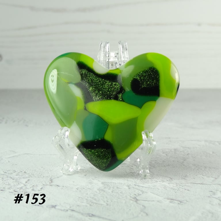 Fused glass green heart pocket hug with stand 5x4.5cm, handcrafted (153)