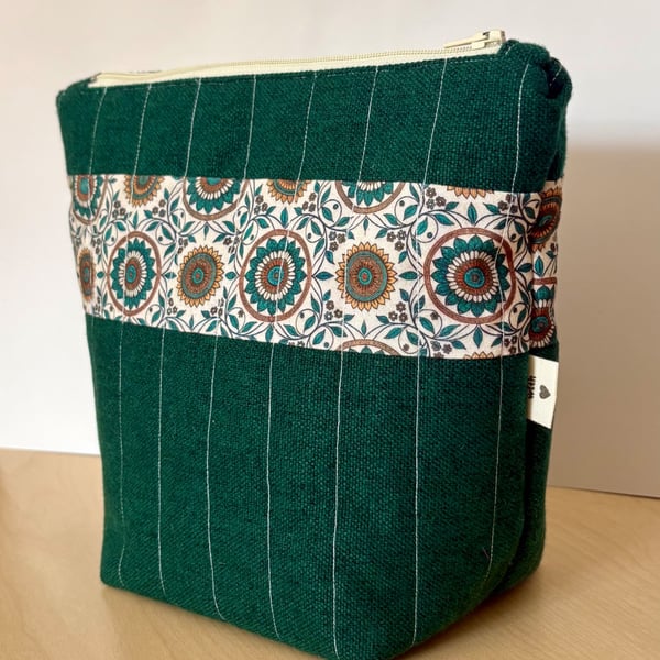 Flower and Circle Quilted Zip Pouch in Pinstripe Forest Green