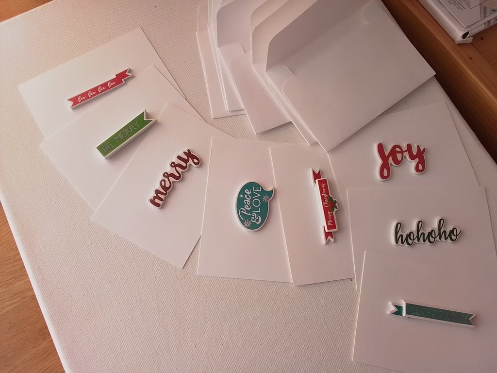 Christmas gift tags. Festive words. Ref 546