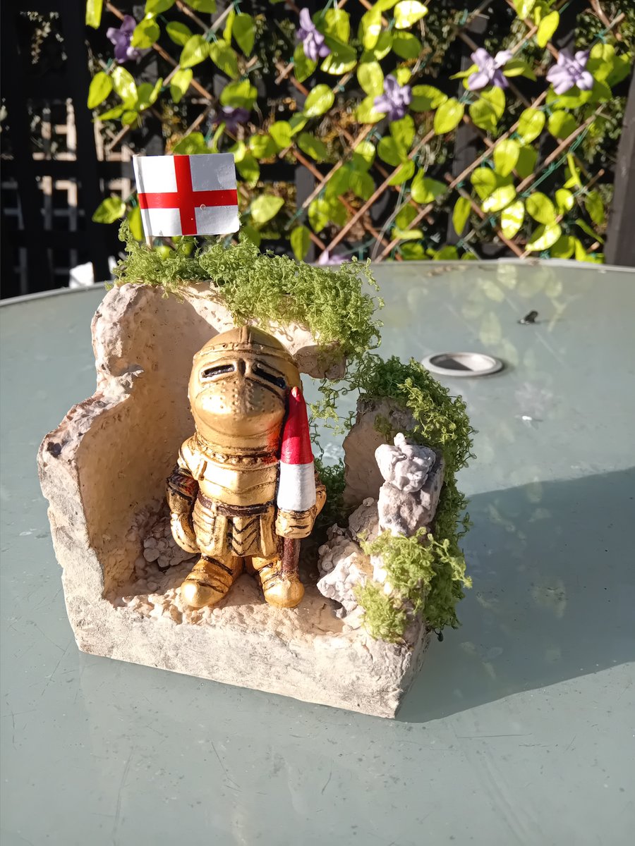 Saint George Knight Figurine complete with diorama base 