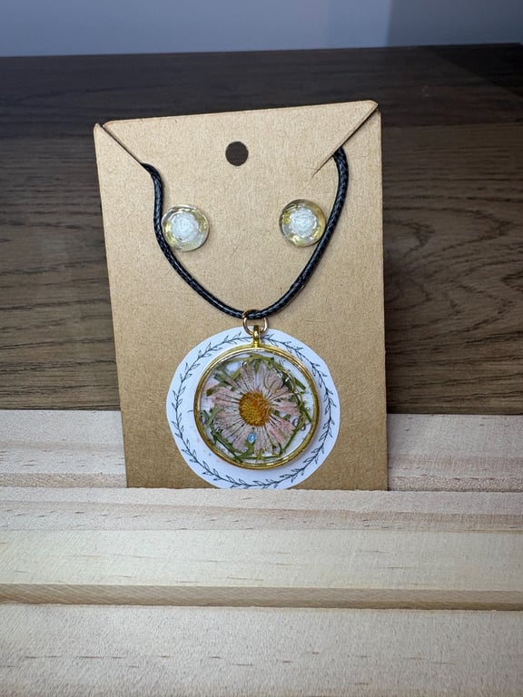 Real Dried Flower Resin Necklace Earrings Set, Botanical Round Pendant, Gold 