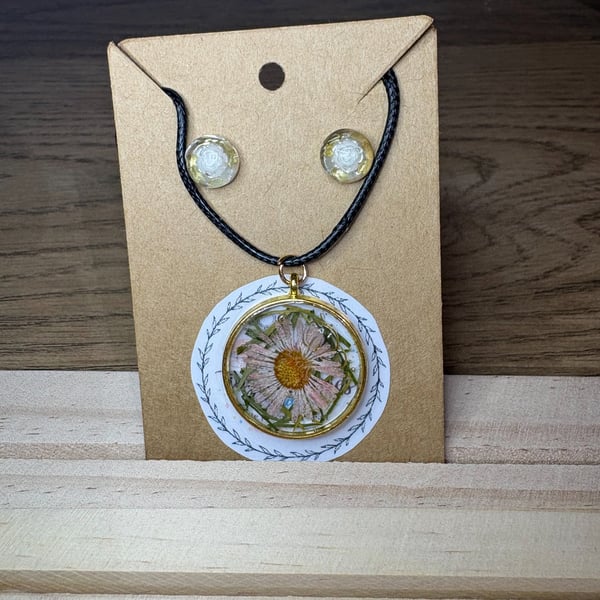 Real Dried Flower Resin Necklace Earrings Set, Botanical Round Pendant, Gold 