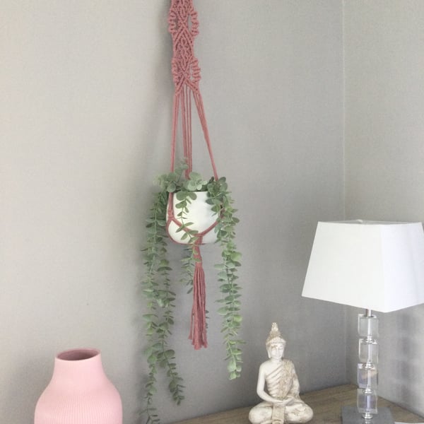 Macrame houseplant holder, pot plant display, boho decor, gift for gardener 